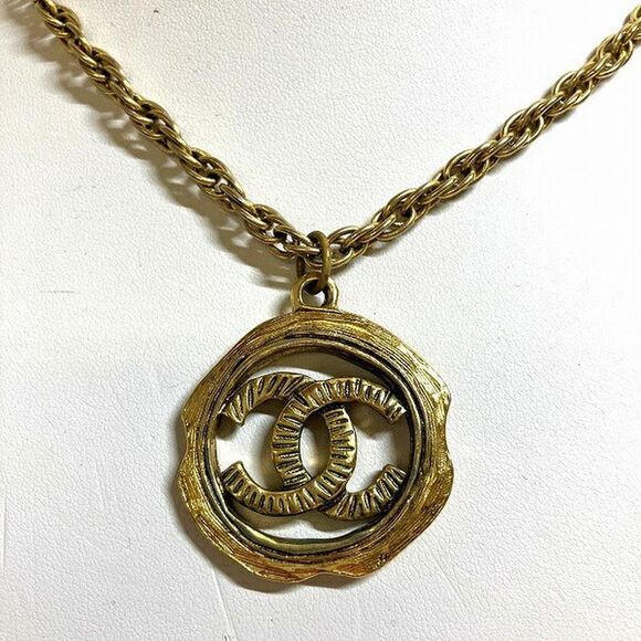Pre Loved chanel Women metallic | gold Necklaces - Picture 1 of 8